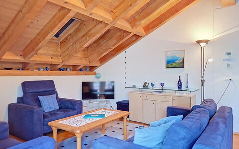 Steinbilla: Interior Design, Floor, Flooring, Ceiling, Furniture, Room, Apartment, Living Room, Hardwood, Chair