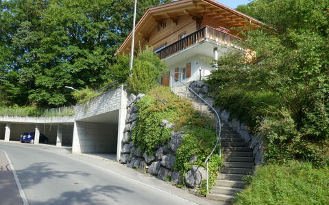 Chalet Holzwurm: Plant, Building, Sky, Slope, Tree, Residential Area, Road Surface, Real Estate, Facade, Urban Design