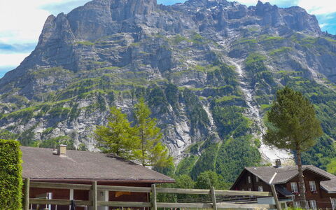 Chalet Chiebrendli: Cloud, Plant, Mountain, Sky, Plant Community, Ecoregion, Green, Natural Landscape, Building, Highland