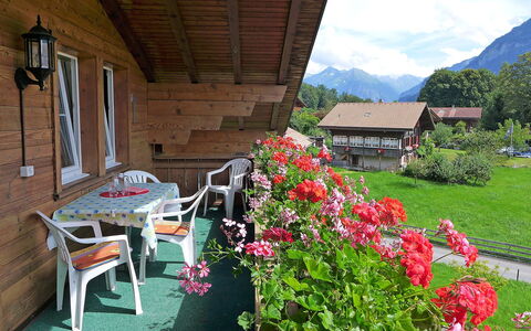 Oltschiblick: Property, Flower, House, Cottage, Building, Plant, Real Estate, Garden, Room, Rural Area