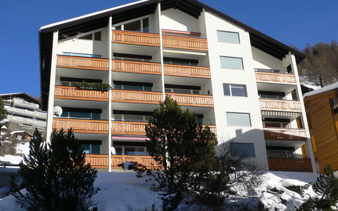 Zermatt 101: Building, Daytime, Sky, Window, Plant, Tree, Urban Design, Condominium, Neighbourhood