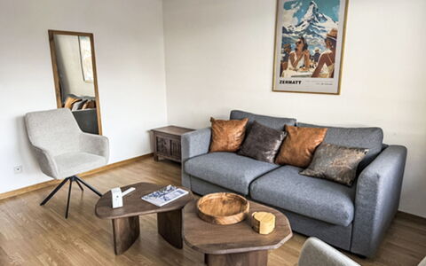St. Pauli: Furniture, Interior Design, Flooring, Floor, Wall, Couch, Wood, Living Room, Room, Home