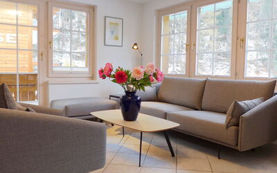 Obri Tuftra 125.4: Living Room, Furniture, Room, Property, Interior Design, Couch, Coffee Table, Floor, Home, Table