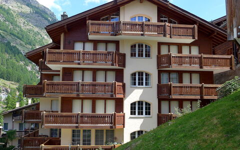 Aquila: Property, Building, House, Architecture, Apartment, Real Estate, Condominium, Hill Station, Home, Estate