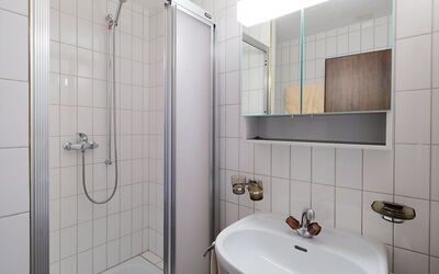 Accommodation:&nbsp;Sungold 210.1
