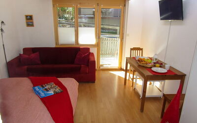 Accommodation:&nbsp;Sungold 210.2