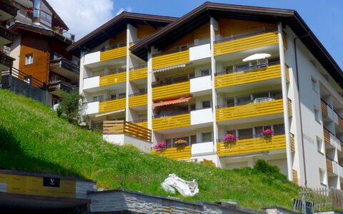 Sonnheim: Building, Sky, Property, Window, Tower Block, Urban Design, Condominium, Material Property, Cloud, City