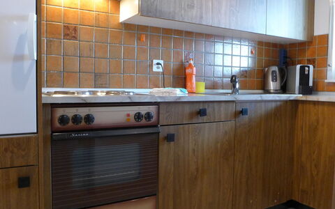 Luchre: Cabinetry, Property, Kitchen, Room, Furniture, Countertop, Kitchen Stove, Major Appliance, Interior Design, Building