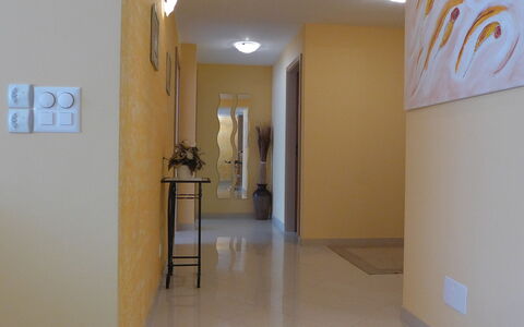 Viktoria B: Room, Floor, Property, Wall, Building, Interior Design, Ceiling, Flooring, Architecture, Plaster