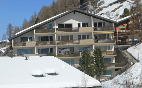 Kondor: Snow, Building, Sky, Window, White, Tree, House, Slope, Cottage, Freezing