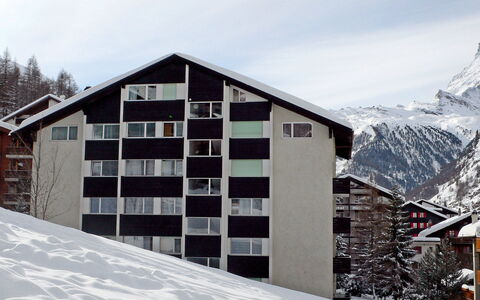 Roc: Sky, Building, Snow, Daytime, Property, Window, Mountain, Cloud, Slope, Tree