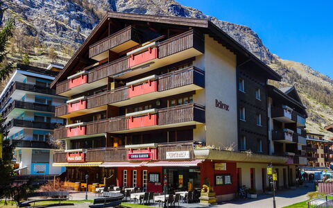 Zermatt 860: Sky, Building, Mountain, Window, Plant, Urban Design, Condominium, Neighbourhood, Residential Area
