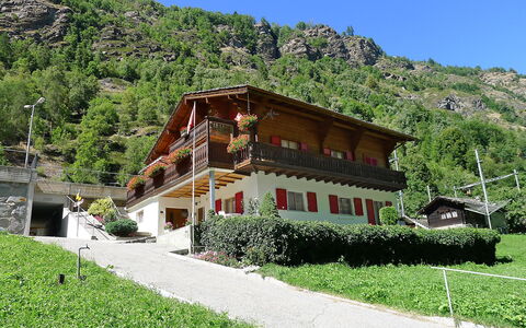 Christl: Property, Hill Station, Mountainous Landforms, Natural Landscape, Mountain Range, Mountain, House, Alps, Building, Mountain Village