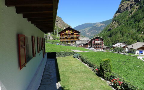 Christl: Mountain, Mountainous Landforms, Mountain Range, Property, Alps, Hill Station, Town, House, Architecture, Grass