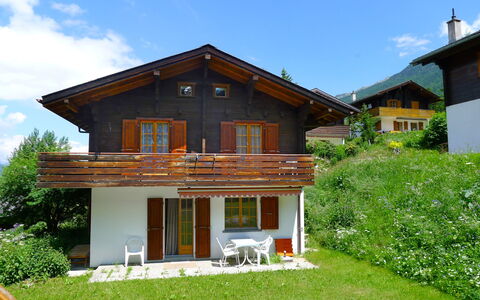 Allegra: Sky, Plant, Cloud, Building, Window, Tree, House, Land Lot, Wood, Natural Landscape