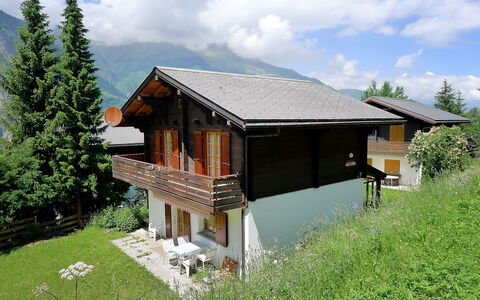 Allegra: House, Property, Cottage, Building, Home, Real Estate, Roof, Log Cabin, Architecture, Mountain