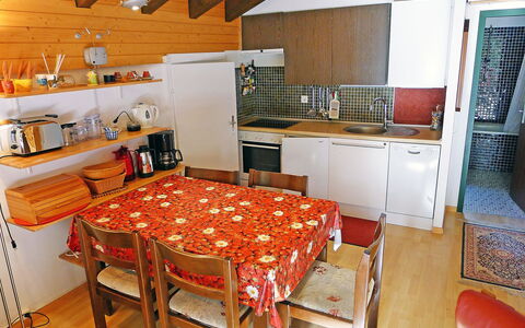 Gentiana (Utoring): Room, Property, Furniture, Building, Interior Design, House, Real Estate, Table, Kitchen, Loft