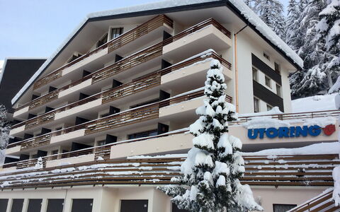 Leukerbad 900: Building, Sky, Property, Window, Snow, Tree, Freezing, Urban Design, Neighbourhood, Residential Area