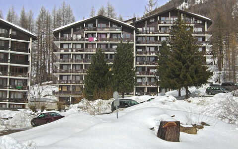 Les Erables Apt 361: Building, Sky, Snow, Property, Tree, House, Slope, Freezing, Window, Biome