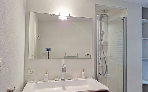 Crans-Montana 130: Plumbing Fixture, Tap, Sink, Bathroom, Building, Bathroom Sink, Mirror, Rectangle, Interior Design