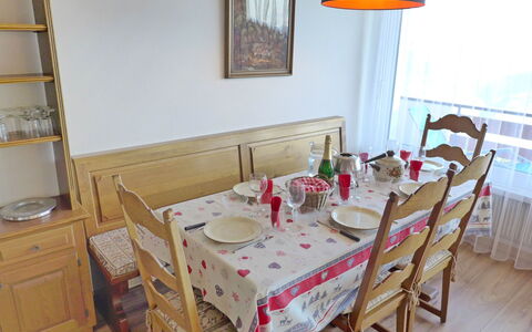 Crans-Montana 155: Room, Furniture, Dining Room, Property, Table, Floor, Interior Design, House, Tablecloth, Building