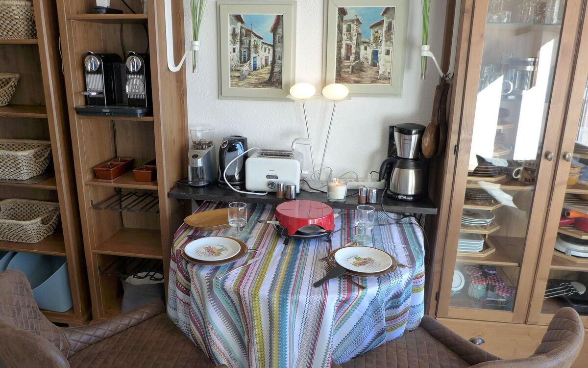 Accommodation:&nbsp;Jeanne D'Arc Apt. E-36 180.9