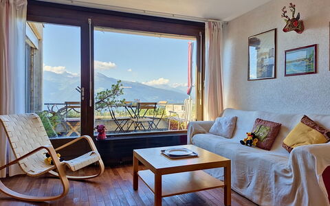 Accommodation:&nbsp;Jeanne D'Arc Apt. A-13 180.19