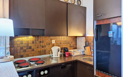 Accommodation:&nbsp;Jeanne D'Arc Apt. A-13 180.19