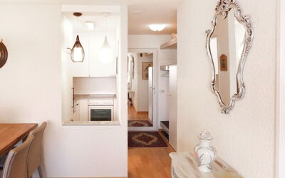 Accommodation:&nbsp;Jeanne D'Arc Apt. D-33 180.5