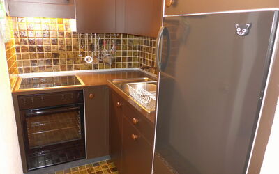 Accommodation:&nbsp;Jeanne D'Arc Apt. E-38 180.12