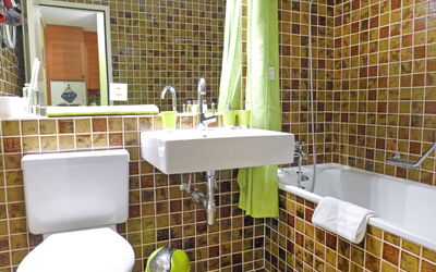 Accommodation:&nbsp;Jeanne D'Arc Apt. C-28 180.3