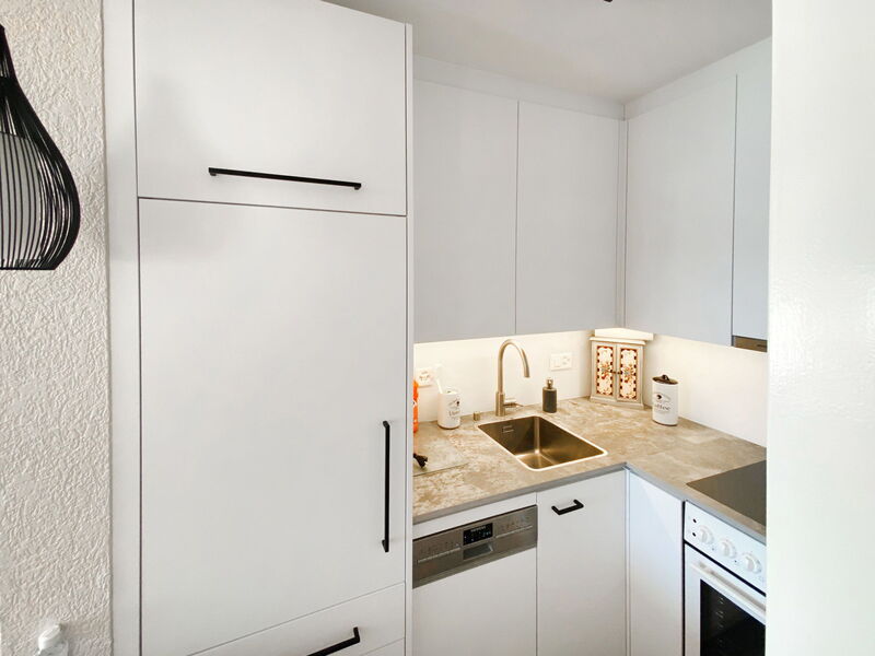 Accommodation:&nbsp;Jeanne D'Arc Apt. D-33 180.5