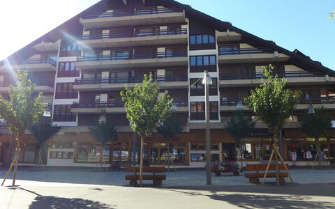 Crans-Montana 290: Building, Town, Public Space, Urban Design, Apartment, Metropolitan Area, Mixed-Use, Condominium, Commercial Building, Shade