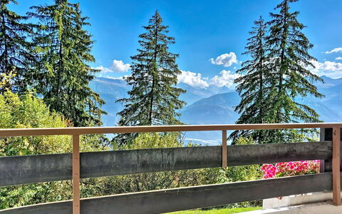 Yuca B Apt. 28: Sky, Mountainous Landforms, Mountain Range, Forest, Hill Station, Larch, Ridge, Alps, Valley