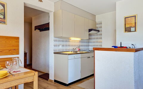Yuca B Apt. 28: Wall, Flooring, Wood, Interior Design, Furniture, Floor, Kitchen, Countertop, Cabinetry, Major Appliance