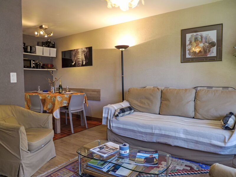 Accommodation:&nbsp;Immeuble Rond-Point Apt. 11 320.6