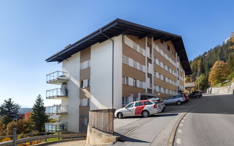 Crans-Montana 395: Architecture, Apartment, Urban Design, Condominium, Balcony, Mountain Village, Hotel, Larch