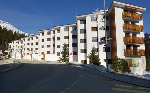 Crans-Montana 450: Sky, Plant, Property, Building, Window, Tree, Architecture, Urban Design, Neighbourhood, Residential Area