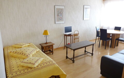 San Giorgio a 12: Room, Furniture, Yellow, Property, Interior Design, Floor, Bed, Bedroom, Wall, Building