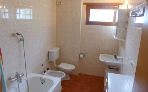 San Giorgio a 12: Property, Plumbing Fixture, Tap, Building, Bathroom Sink, Sink, Bathroom, Purple
