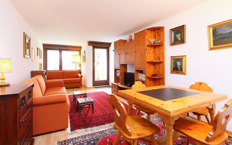 Crans-Montana 760: Room, Furniture, Property, Interior Design, Table, Building, Real Estate, Dining Room, House, Living Room