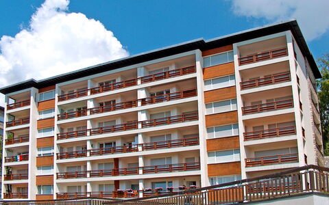 Crans-Montana 780: Cloud, Sky, Building, Daytime, Window, Tower Block, Urban Design, Condominium, Tree, Residential Area