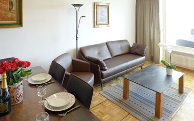 Grand-Large a 22 780.3: Table, Furniture, Picture Frame, Couch, Plant, Comfort, Building, Studio Couch, Wood, Living Room