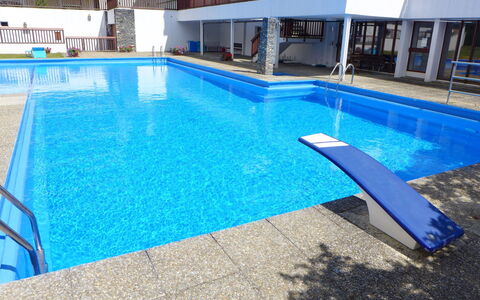 Valdor a 42 Sud: Water, Swimming Pool, Building, Shade, Rectangle, Outdoor Furniture, House, Leisure, Composite Material, Plant