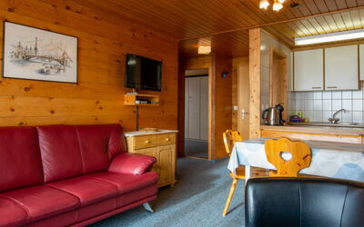 Weisshorn 200.7: Furniture, Property, Comfort, Wood, Table, Picture Frame, Interior Design, Living Room, Door, Flooring