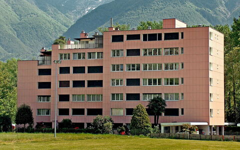 Locarno 2: Building, Property, Architecture, Human Settlement, Condominium, Real Estate, Apartment, House, City, Residential Area