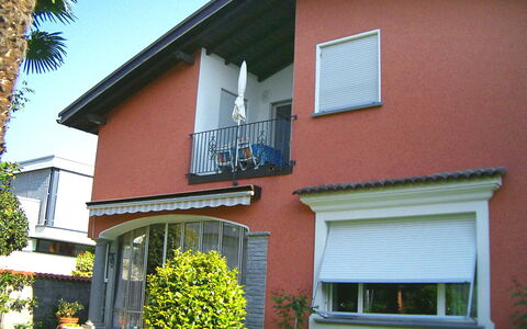 Tre G Og: Property, House, Home, Building, Yellow, Real Estate, Facade, Window, Neighbourhood, Architecture
