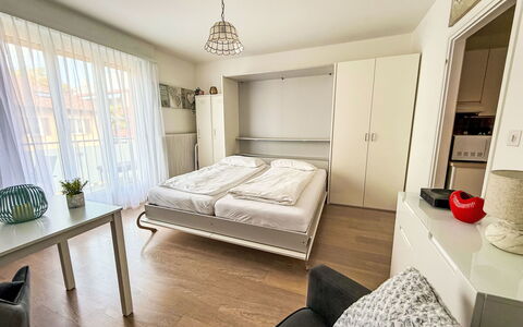 Ascona 100: Furniture, Interior Design, Bed, Floor, Bedroom, Wood, Flooring, Room, Textile, Lighting
