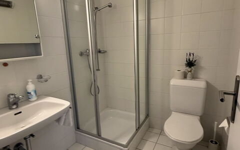 Ascona 100: Floor, Plumbing Fixture, Flooring, Interior Design, Bathroom, Plumbing, Room, Sink, Tap, Bathroom Sink