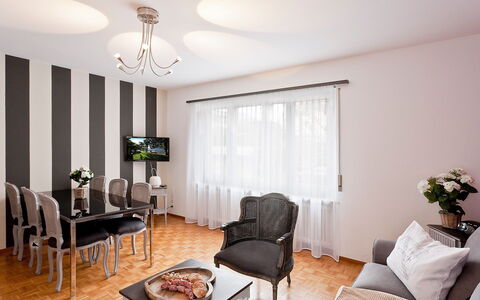 Accommodation:&nbsp;Suite 200.17